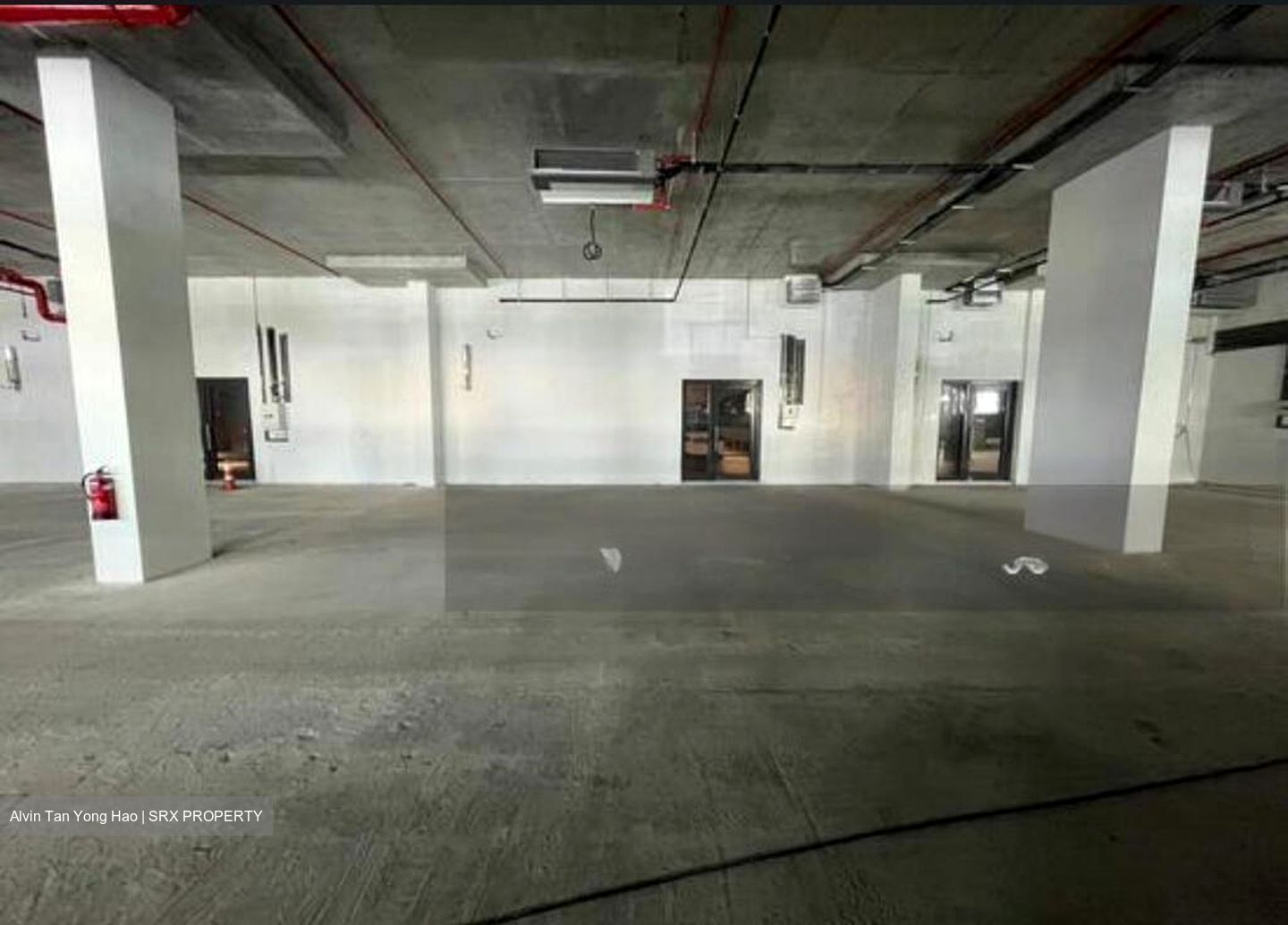 Middle Road (D7), Retail #465839121